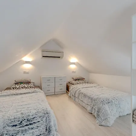 Yucca Park Apartment